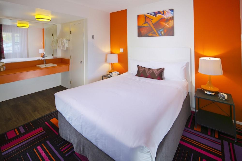 Hotel Zed Kelowna Exterior photo