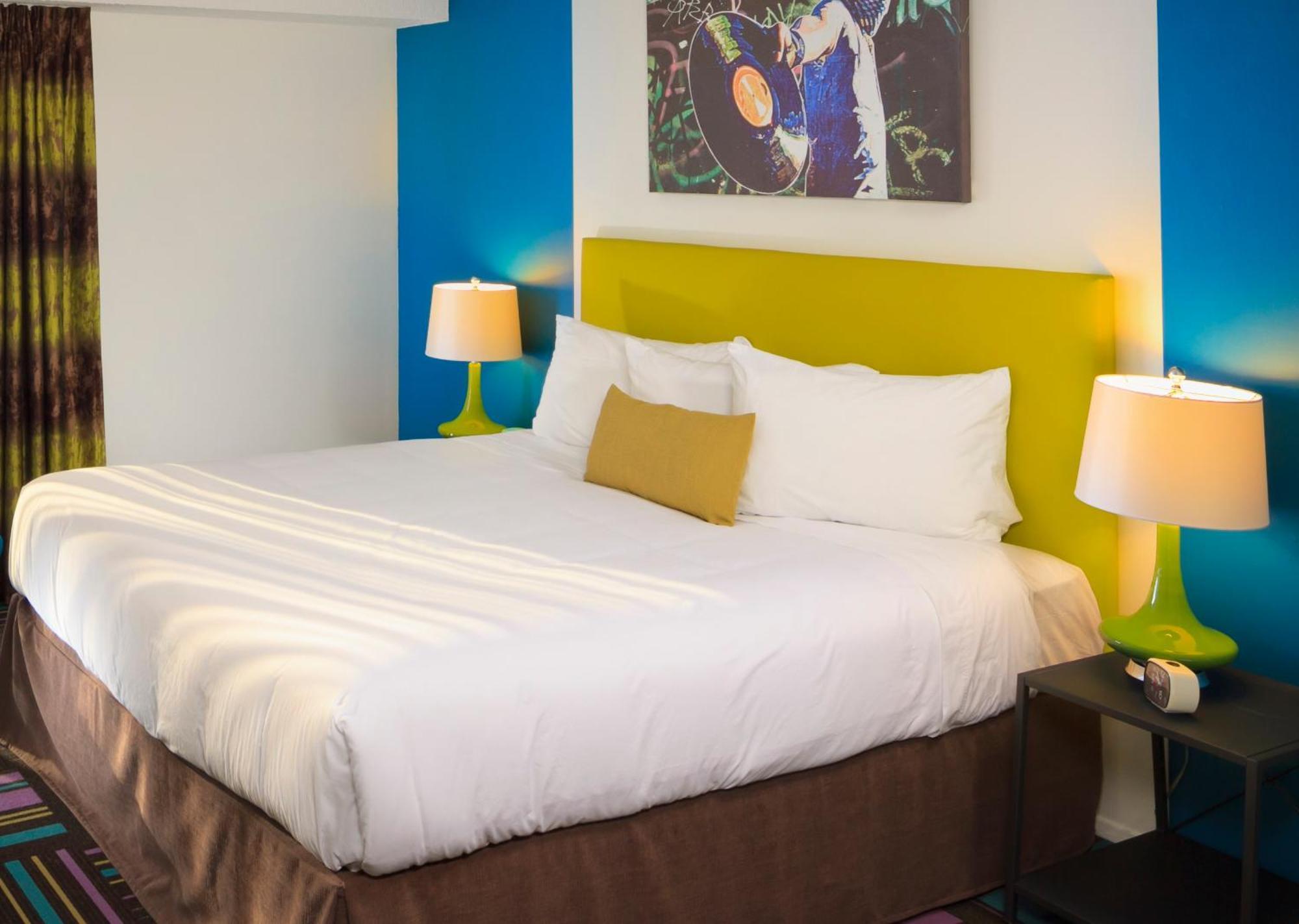 Hotel Zed Kelowna Exterior photo