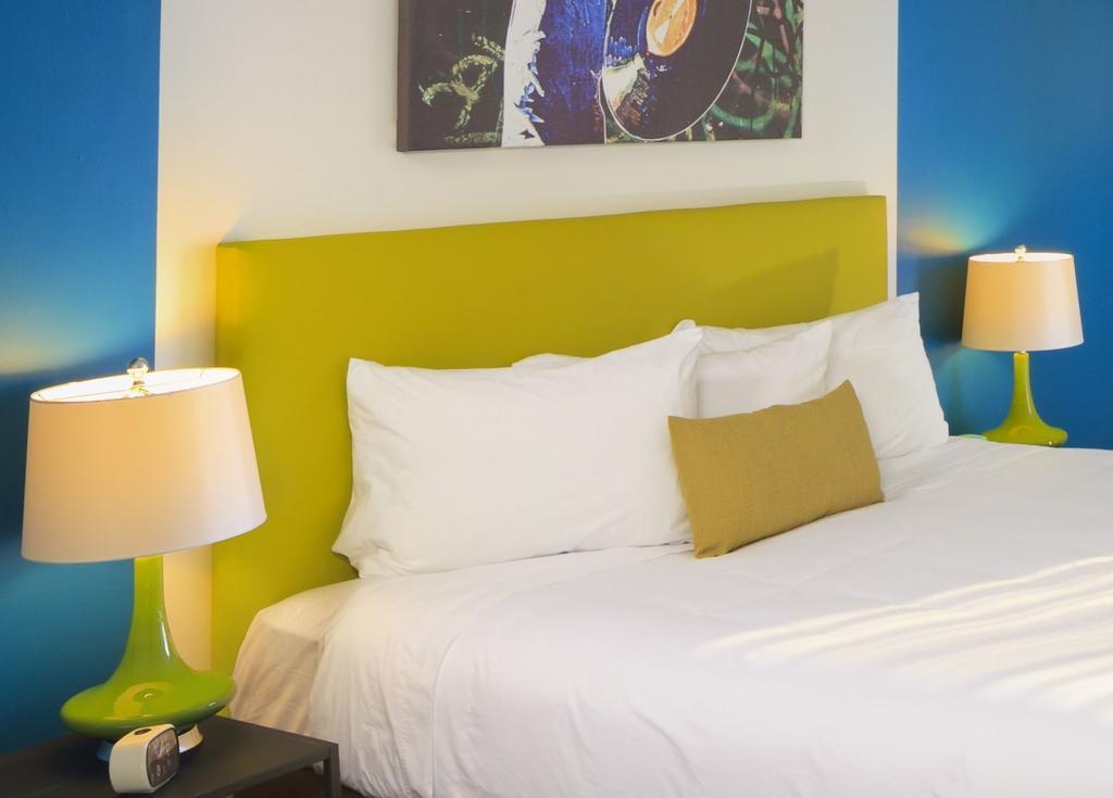 Hotel Zed Kelowna Exterior photo