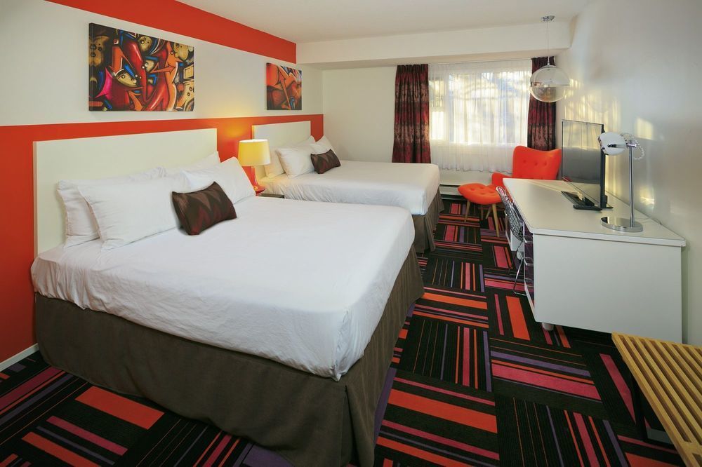 Hotel Zed Kelowna Exterior photo