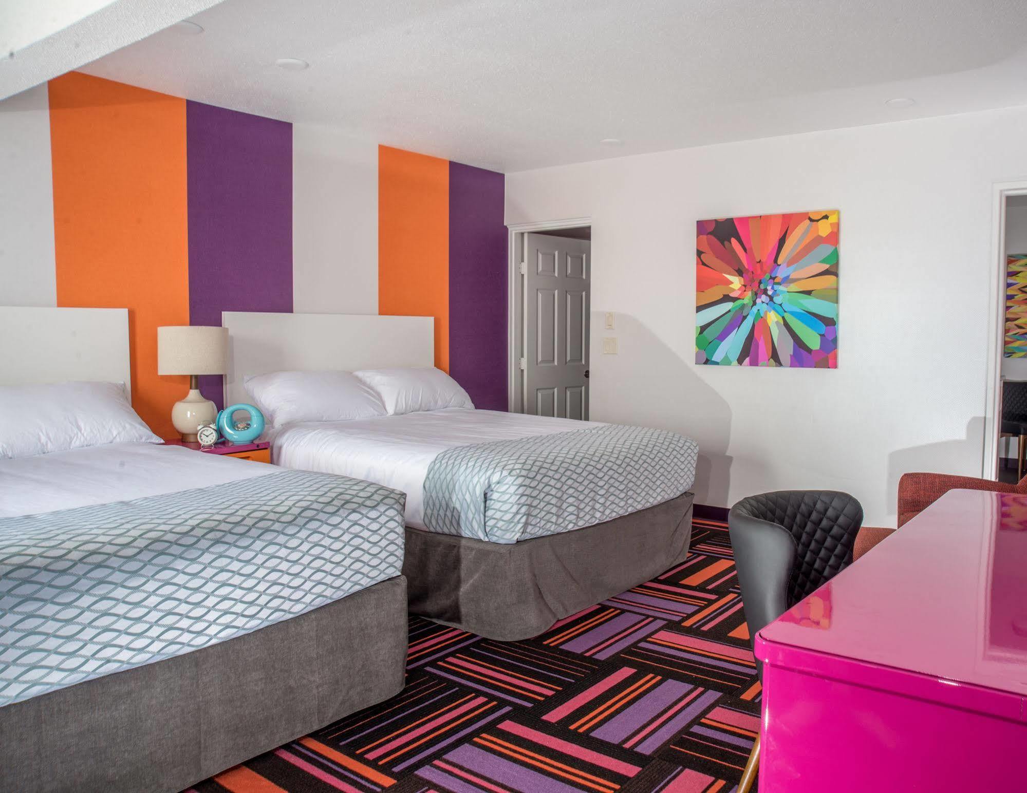 Hotel Zed Kelowna Exterior photo